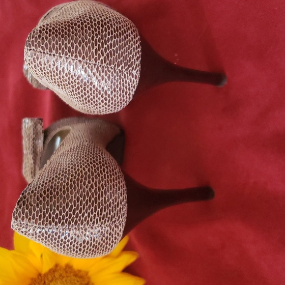 Ruffle Detail Stilettos - Picture 5 of 10